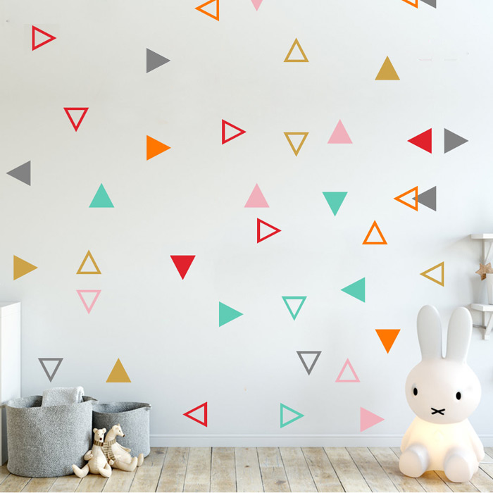triangulos em adesivo para decorar parede